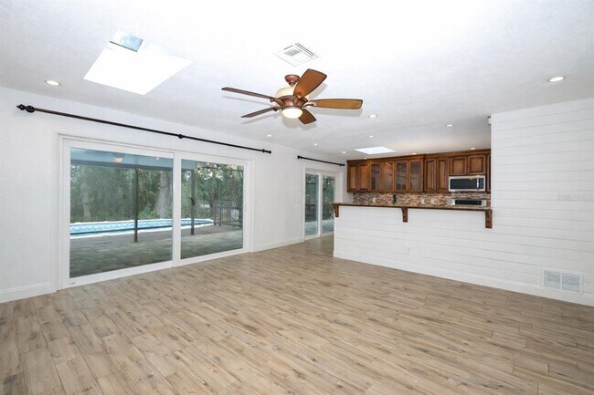 Building Photo - 411 Valencia Cir