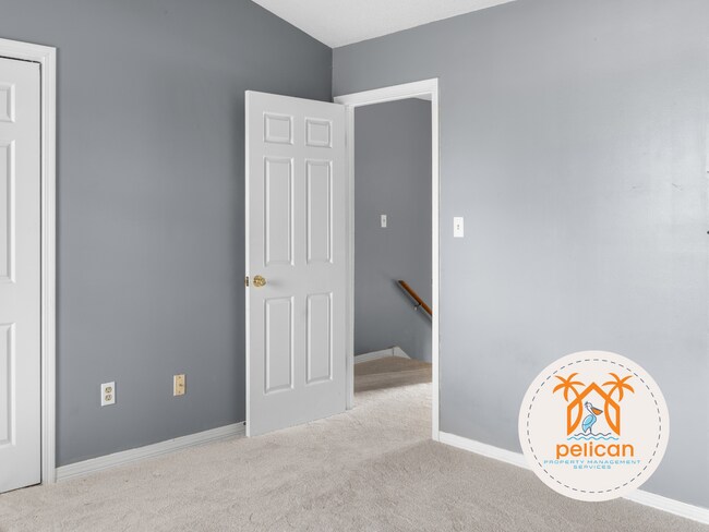 Building Photo - Bright townhome in the heart of Pensacola