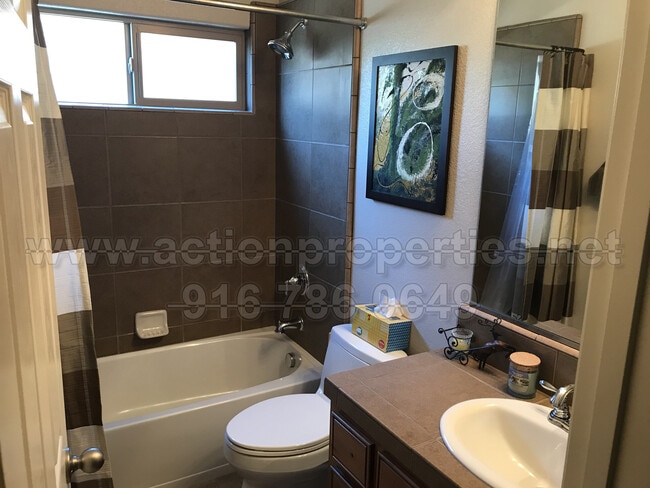Building Photo - Gated Community - Single Story - 3 Bed, 2 ...
