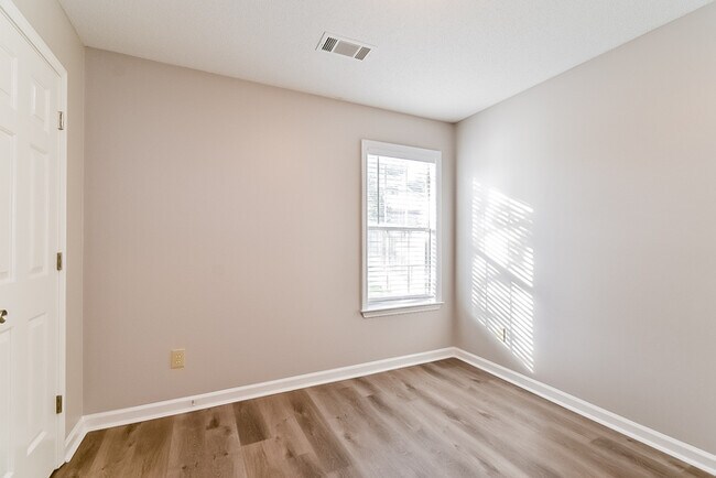Building Photo - 9716 Kingsridge Dr