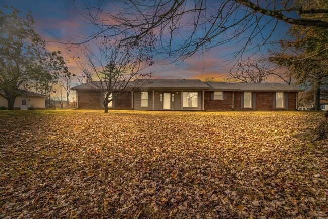 Building Photo - 341 Hickory Dr