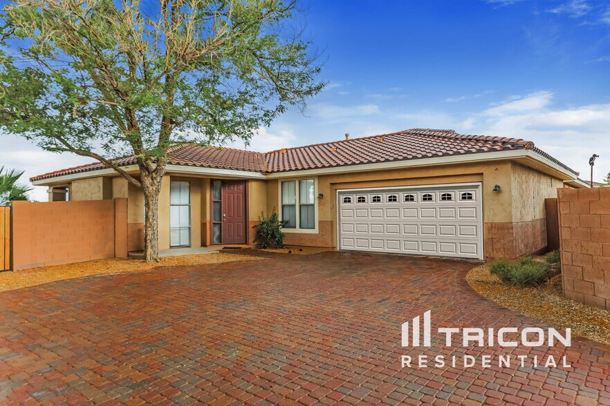 Primary Photo - 13574 W Cypress St