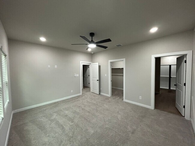 Building Photo - 9007 Glen Mont Dr