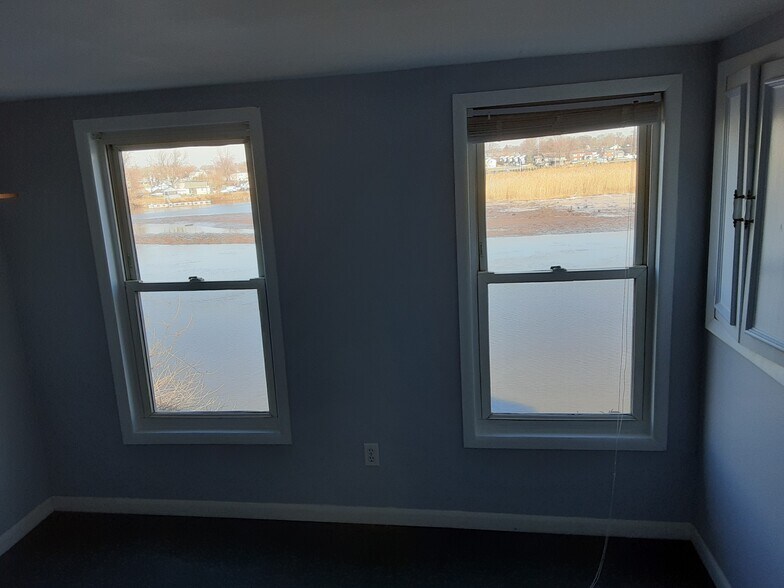 Waterfront Bedroom 4 - 53 Edgewater ave