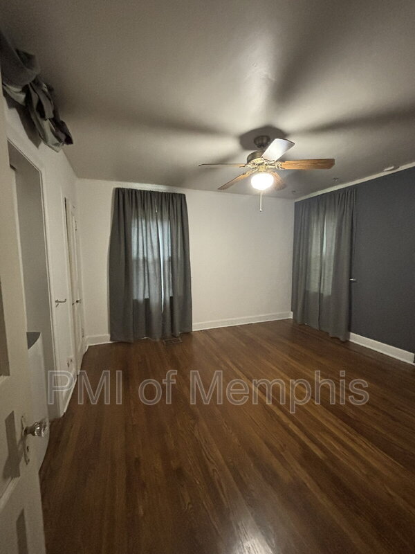 Building Photo - 579 Loeb St