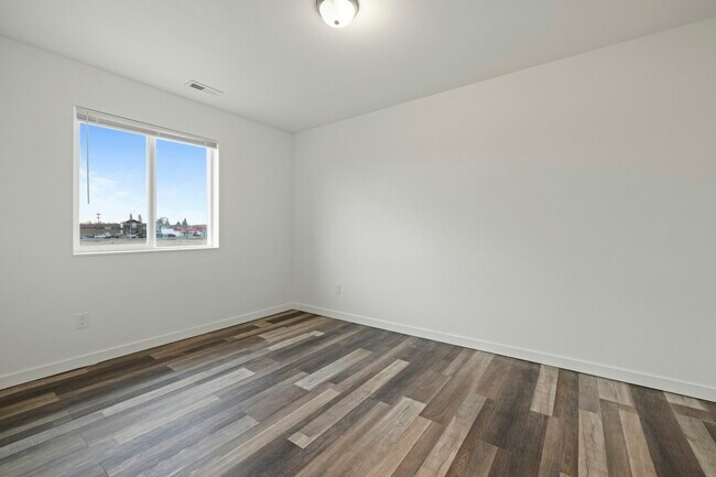 Building Photo - 2617 W Marina Dr