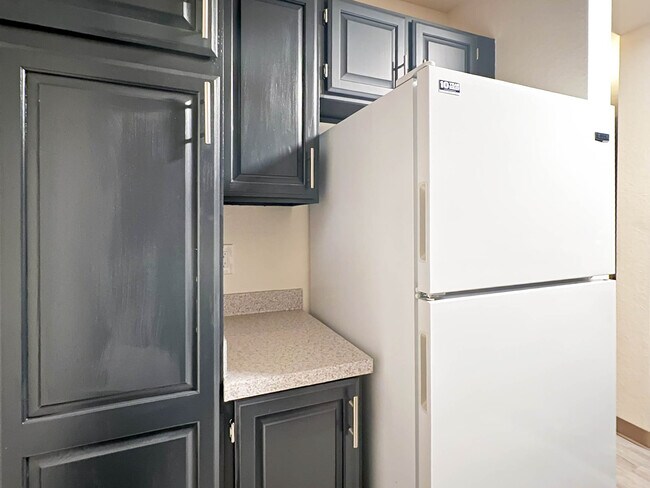 Building Photo - 1170 Denali St