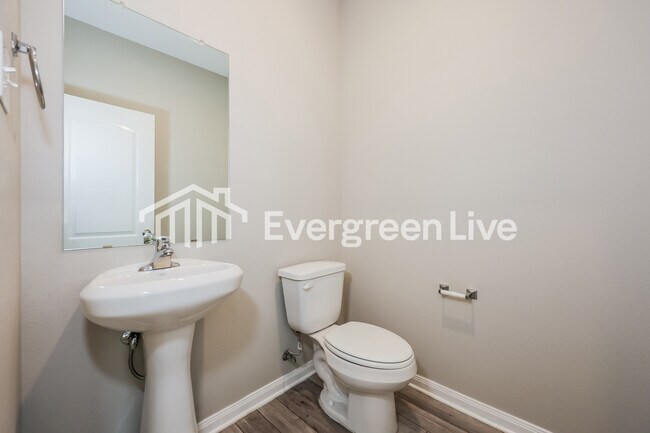 Building Photo - 1527 Mackinac Dr