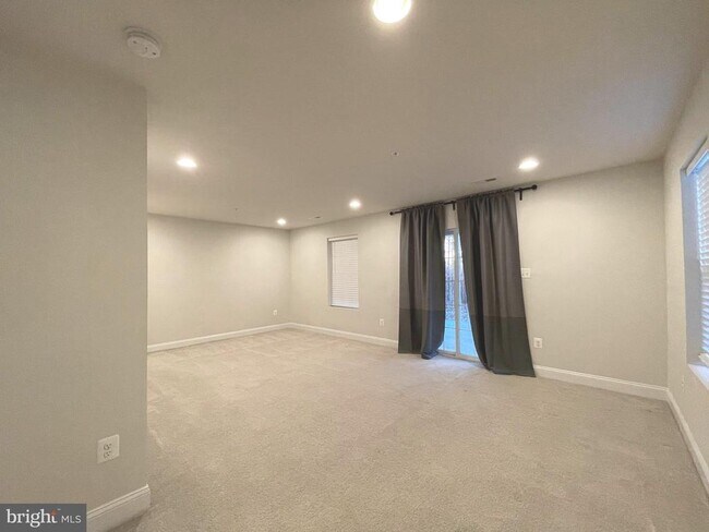 Building Photo - 3667 Duckhorn Way