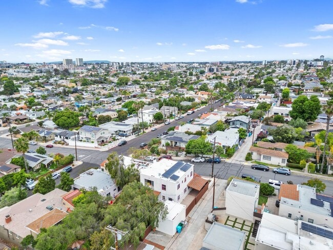 Building Photo - Historic Charm Meets Modern Living – Stunning 5 Bedroom Home on Iconic Myrtle Avenue