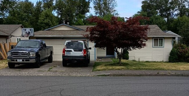 Building Photo - Charming & affordable Single-Family Home in Desirable West Salem Neighborhood!