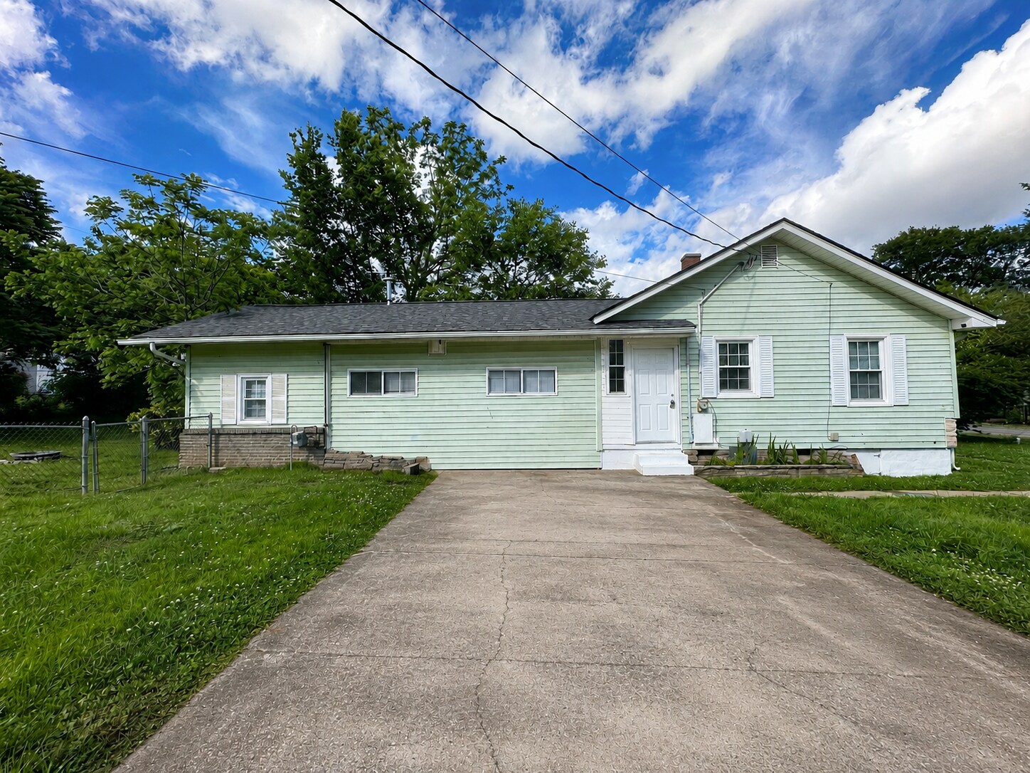 Driveway & Side Entrance - 2729 Keith Ave
