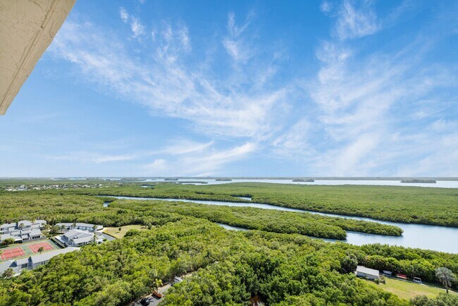 Building Photo - 5049 N Hwy A1A