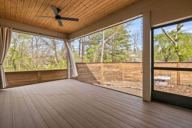 Building Photo - Stunning 3-Bedroom Townhome in Black Mountain's Sweet Birch Commons