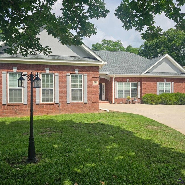 Building Photo - 316 Montview Way