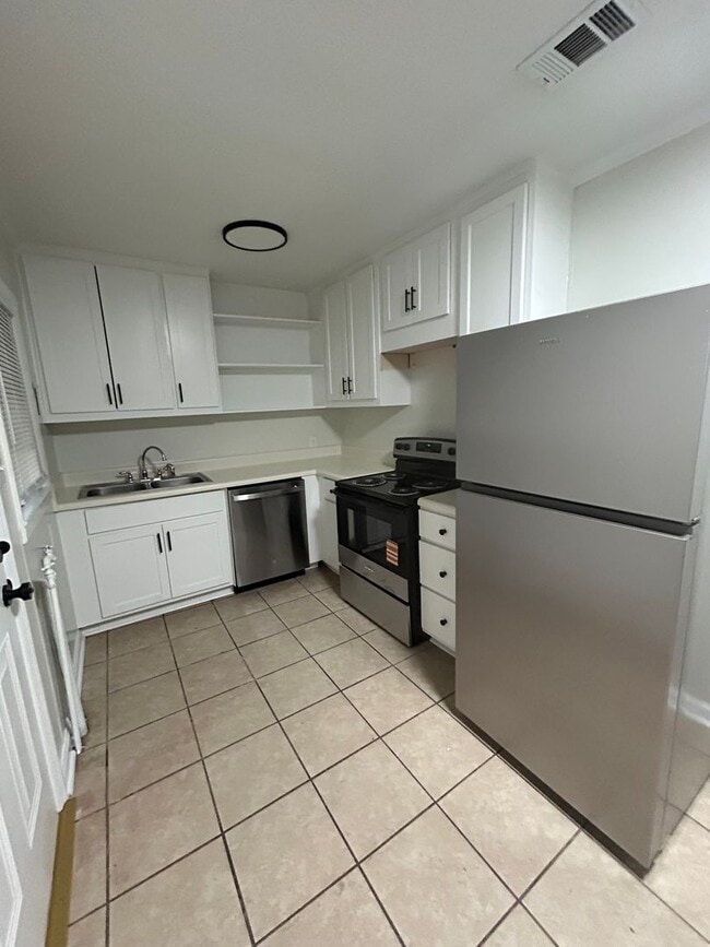 Building Photo - Beautiful home available now!!!