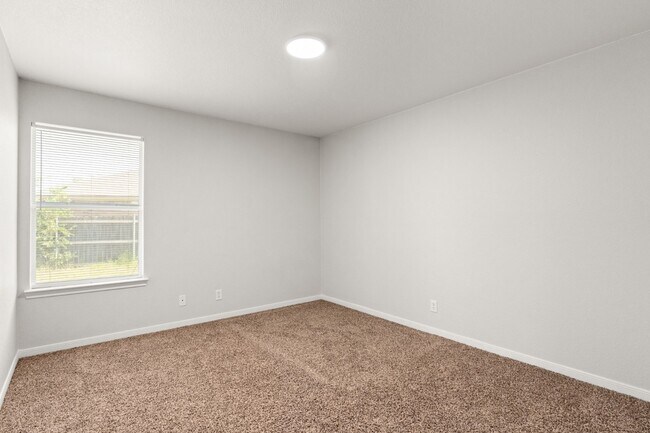 Building Photo - 1404 Chips Dr