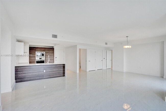 Building Photo - 301 Altara Ave