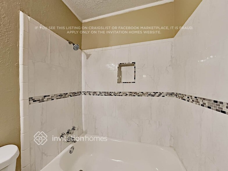 Building Photo - 705 Via Avenida