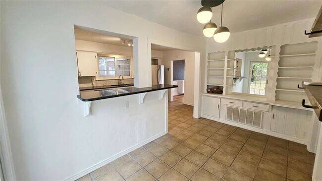 Building Photo - 2108 NW 25th St