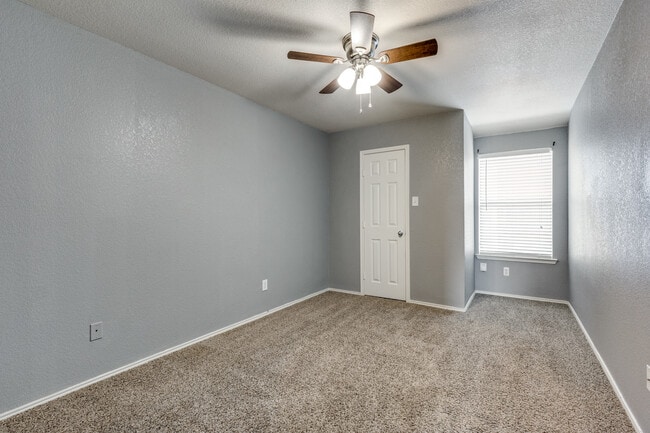 Building Photo - 1201 Roping Reins Way