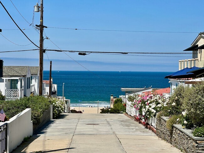 Building Photo - 209 Crest Dr