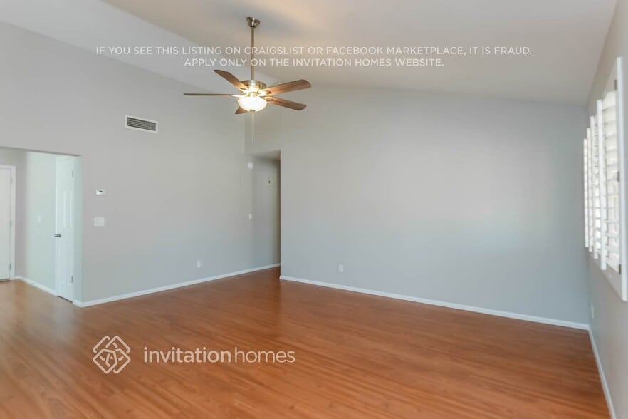 Building Photo - 5954 E Elmwood St