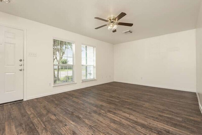 Building Photo - 2117 Saint Lucia Calle