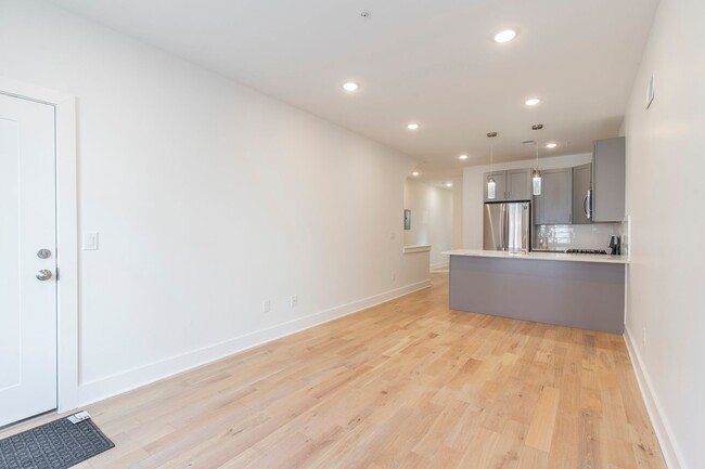 Building Photo - Sharswood Apartment Available!