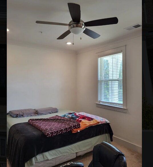 Building Photo - 372 Hammock Ln