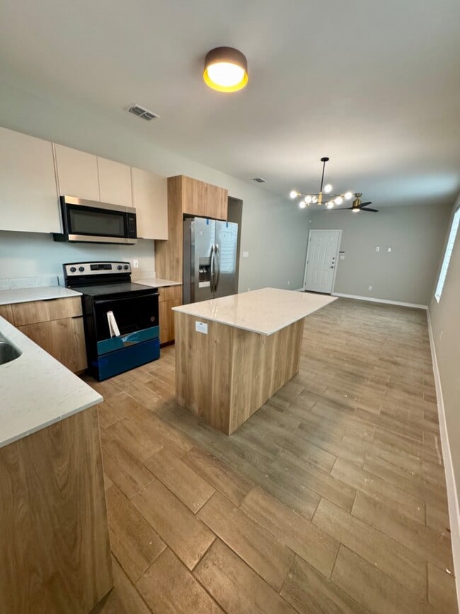 Building Photo - 617 N Delaware St