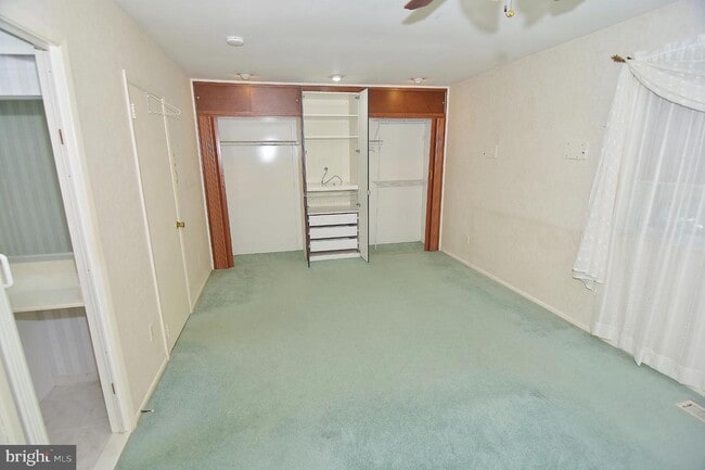 Building Photo - 21 Twin Brooks Dr