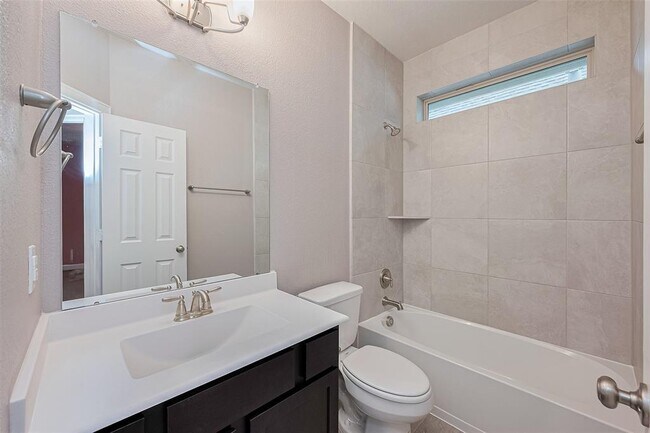 Building Photo - 5511 Highland Dr