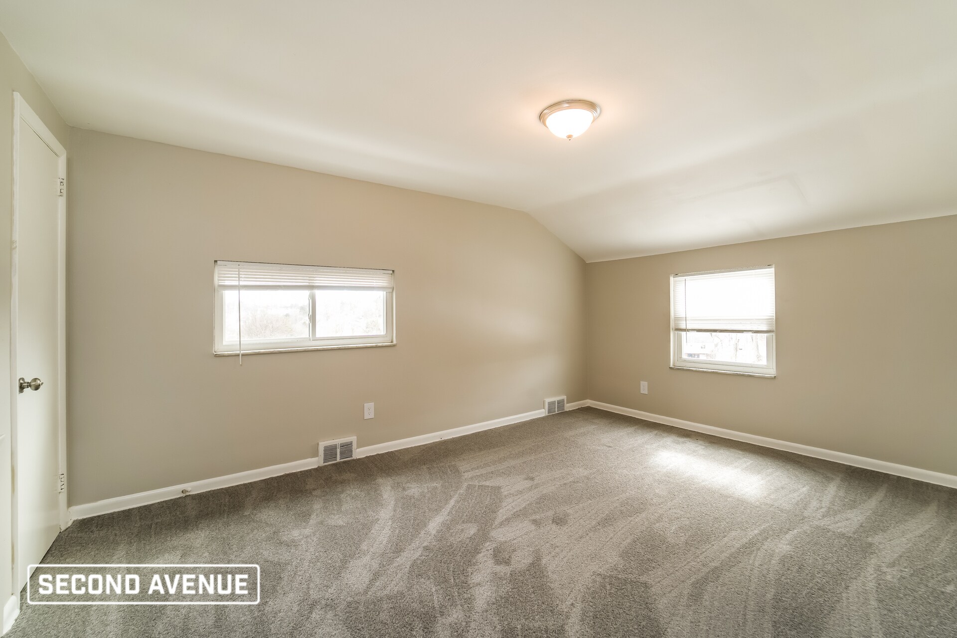 Building Photo - 175 Mahoning Dr