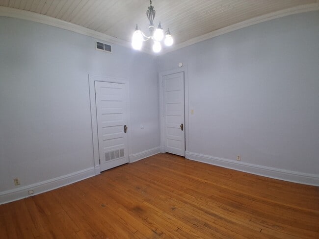 Building Photo - 1010-1 Vermilion-N