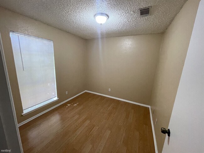Building Photo - 3 br, 2 bath House - 3401 Briercliff Dr