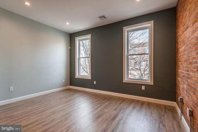 Building Photo - 3030 W Girard Ave