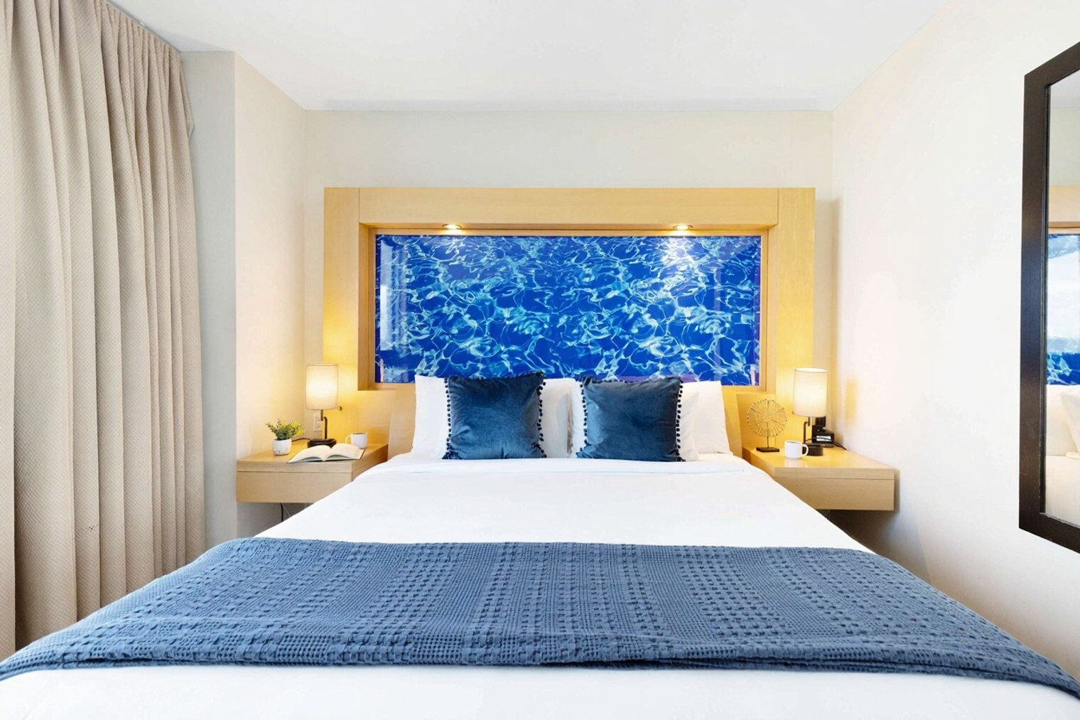 Building Photo - 18683 Collins Ave