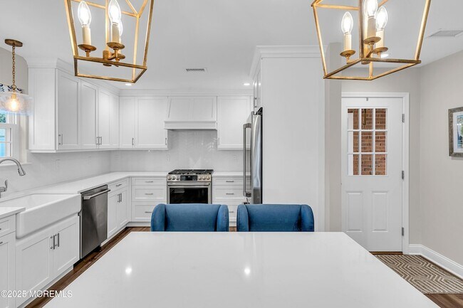 Building Photo - 68 Maple Dr