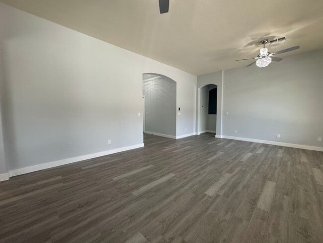 Building Photo - BEAUTIFUL 4 BEDROOM 2 BATHROOM HOME IN PHO...