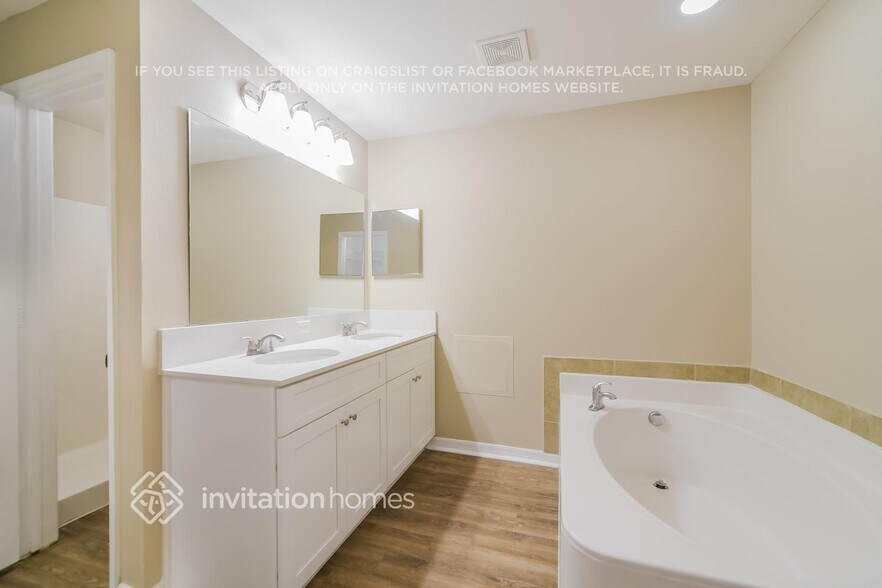 Building Photo - 2945 Ruxton Dr