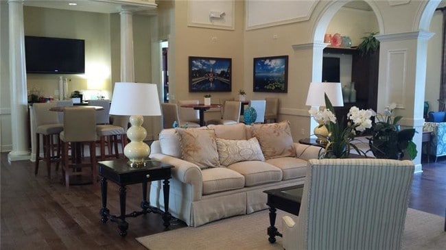 Building Photo - 15186 Evergreen Oak Loop