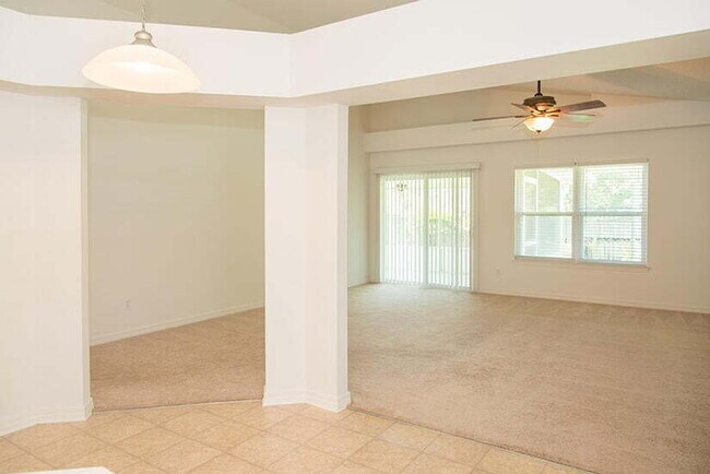 Building Photo - "Coastal Comfort Awaits: Charming 3-Bed, 2...