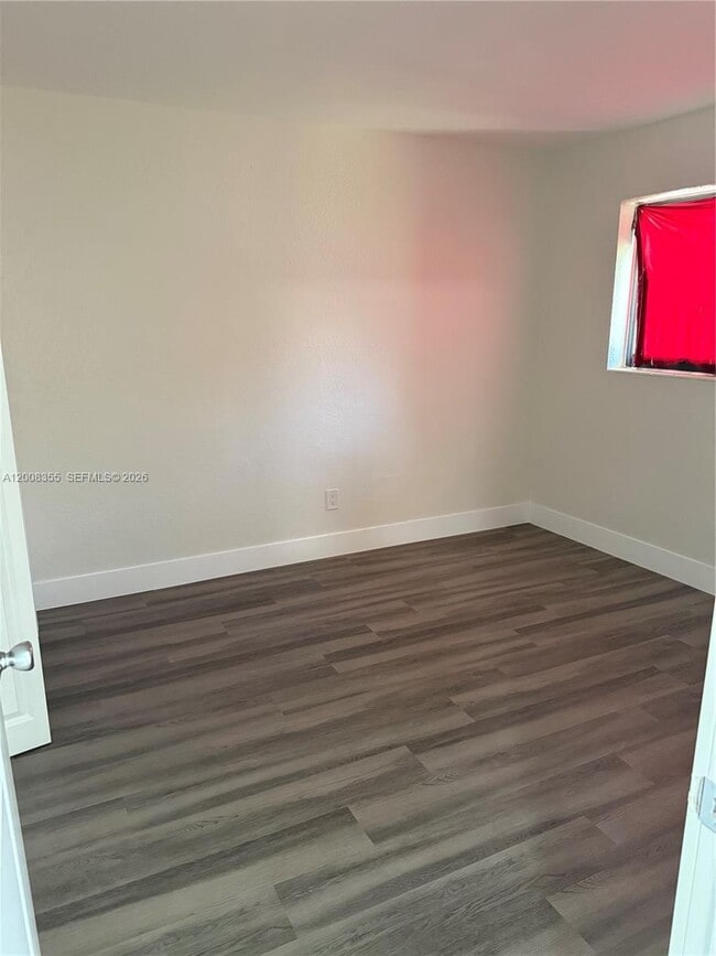 Building Photo - 100 SW 6th St