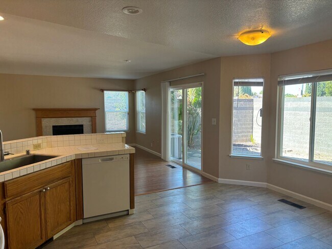 Building Photo - Beautiful Two-Story Home in highly desirable Brentwood location!