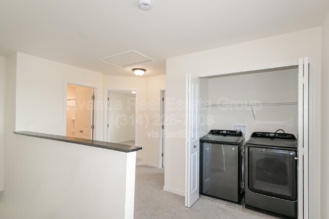 Building Photo - 6 Snowdrop Ct