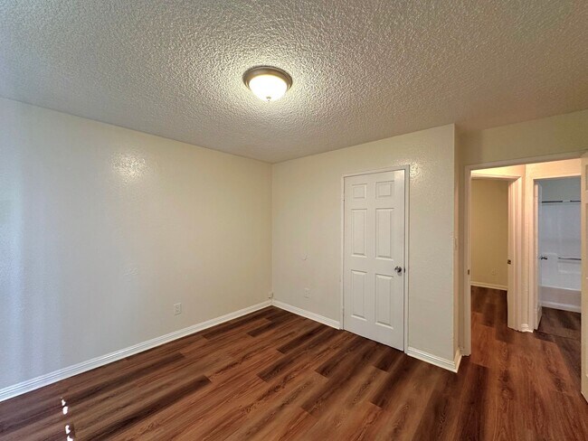 Building Photo - 15Central