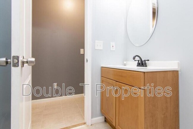 Building Photo - 3405 Pebble Dr