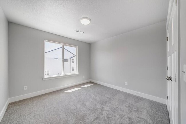 Building Photo - 1487 N 3830 W