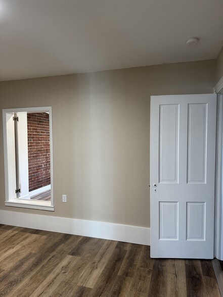 Office / bedroom - 248 E Market St